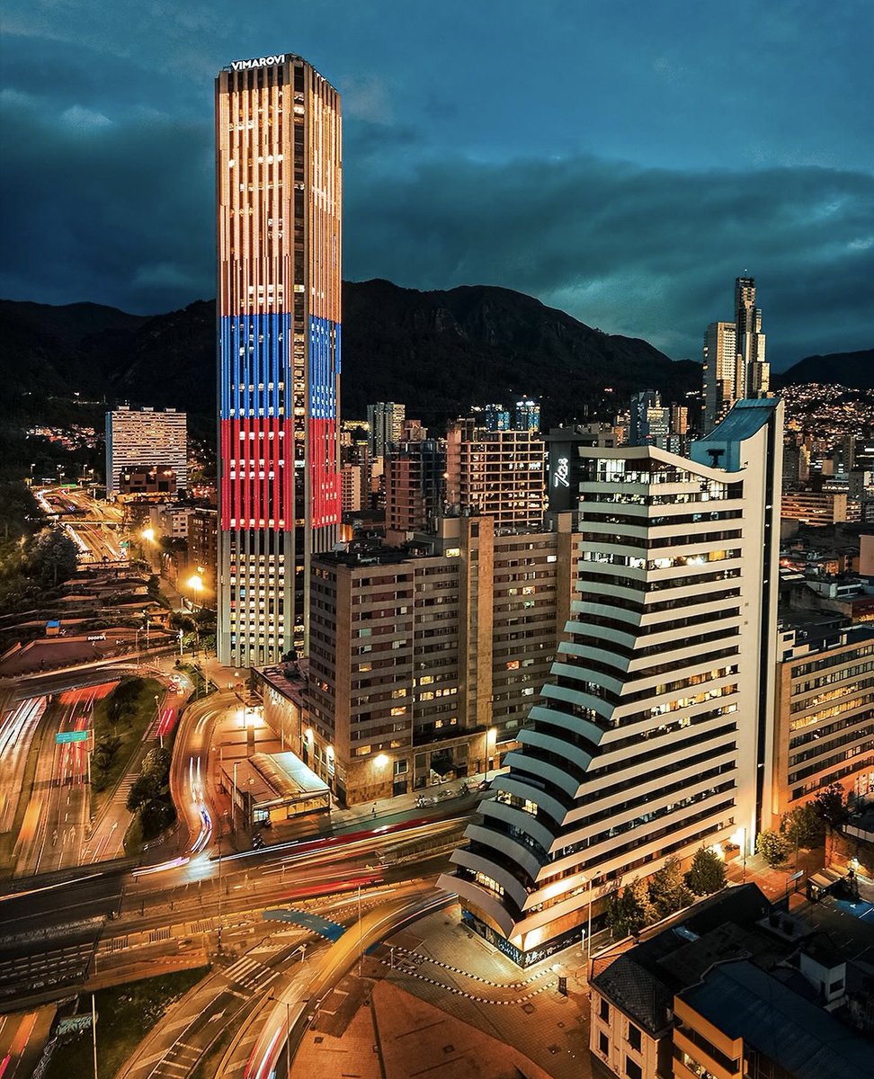 Descubre la magia de Bogotá en cada escenario nocturno. ¡El teatro brilla en la noche capitalina! ✨🎭
.
.📸<a href="/vimarovi/">VicK </a>
.

#teatro🎭 #bogota #capital #obradeteatro