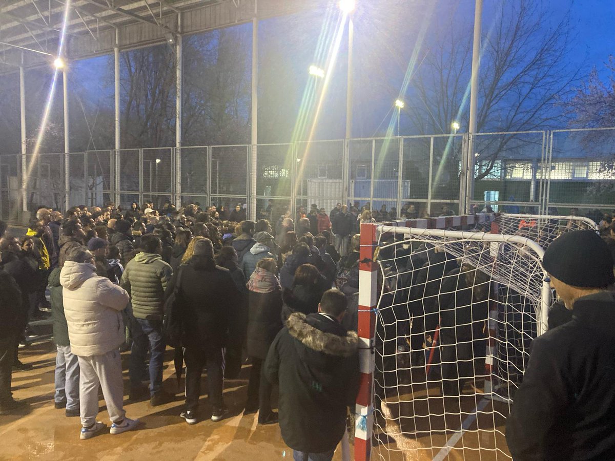 CSElOcho's tweet photo. Apoyando la Asamblea Abierta del @rvillaverdecf ante el ataque de @JMD_villaverde que excluye al fútbol local del uso del campo y pone en peligro su existencia

✂️ La juventud de #Villaverde no necesita recortes encubiertos

Este partido lo vamos a ganar luchando ✊ https://t.co/cO4zYaVcSp