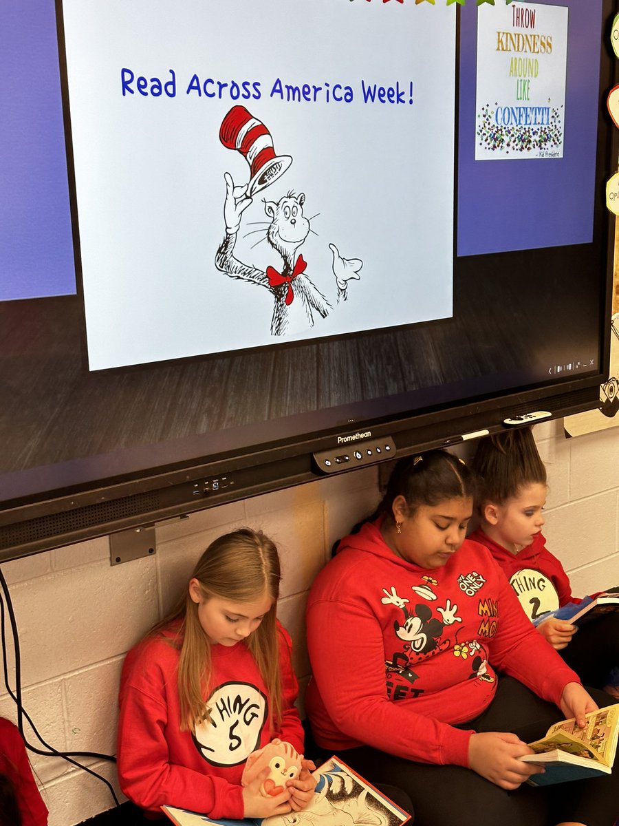 Storybook Character Day! #ReadAcrossAmericaWeek #FinsUpDC <a href="/definocentral/">Defino Dolphins</a>