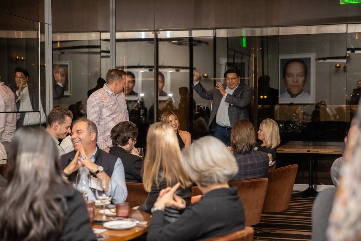 Just back from #FintechMeetup where I enjoyed co-hosting a dinner for fintech founders w/ <a href="/a16z/">a16z</a>, GIC &amp; <a href="/SiliconVlyBank/">Silicon Valley Bank</a>.
Loved chatting about modernizing the CFO suite w/ <a href="/jasonmok/">Jason Mok 💳</a>, <a href="/sruthilanka/">Sruthi Lanka</a> &amp; <a href="/blader/">Siqi Chen</a> in a panel moderated by <a href="/IBM/">IBM</a>’s Jennifer Kested. See you all at #Money2020!