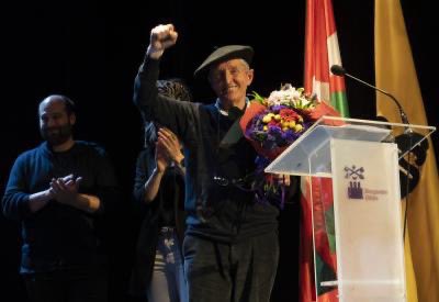 🎖️Jose Mari Esparza (Tafalla. 1.951) idazle eta editoreak jaso du aurtengo ‘Monzon-Ganuza. Euskal Utopikoei Saria’.

“Si canta Tafalla, canta Euskal Herria”🌹