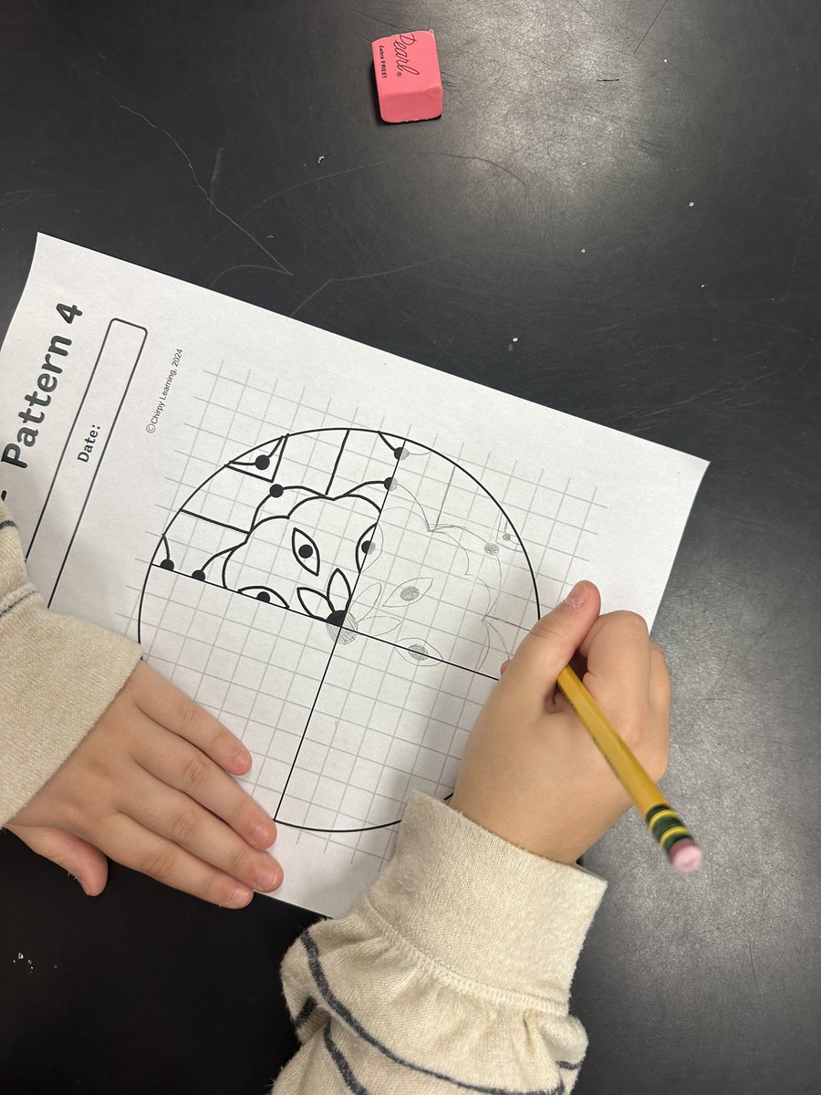 Art & Math came together so we were able to create symmetrical patterns 🐝📏🤩 @Topperville2 @jbland100 @MsSmall2016 @MorrisBrandonES