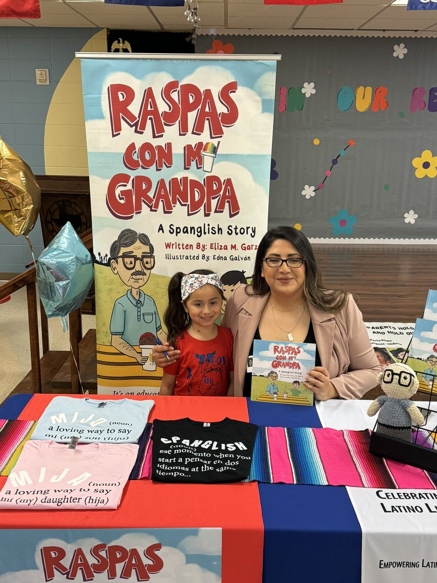 villarealhawks1's tweet photo. Los Niños de Villareal se divirtieron con raspas. A local author by the name of Eliza Garza shared her book with our students. Her book is a Spanglish story that we can all relate to. Que experiencia tan maravillosa. 🍧 https://t.co/1qY6GHqCOZ