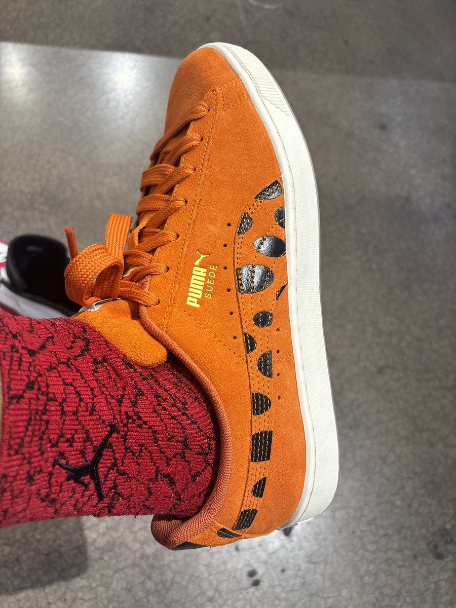 SirBUCC's tweet photo. Copped. #cheetos #pumacollab #fritolayboyz #gettingChips https://t.co/8h88RncdGK