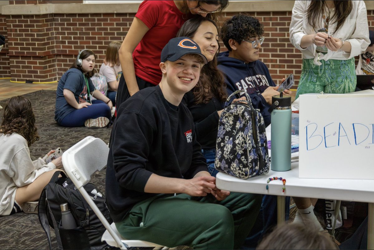 🎨✨ Dive into the colorful world of creativity during Fine Arts Week at @YorkD205! From mesmerizing paintings to intricate henna designs, our students explored a variety of artistic activities at the Art Fair. 🖌️ #WeAreD205 #ThisisYork