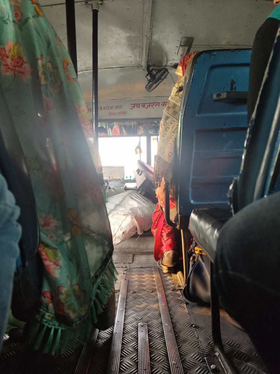 A few days back, hailed a random State Government run Bus on the Highway and travelled from Jaipur to Gurgaon. Full Swades Feels. !! #LalDabba #Sarkari #Bus #HighwayStar #HeavyDriver
