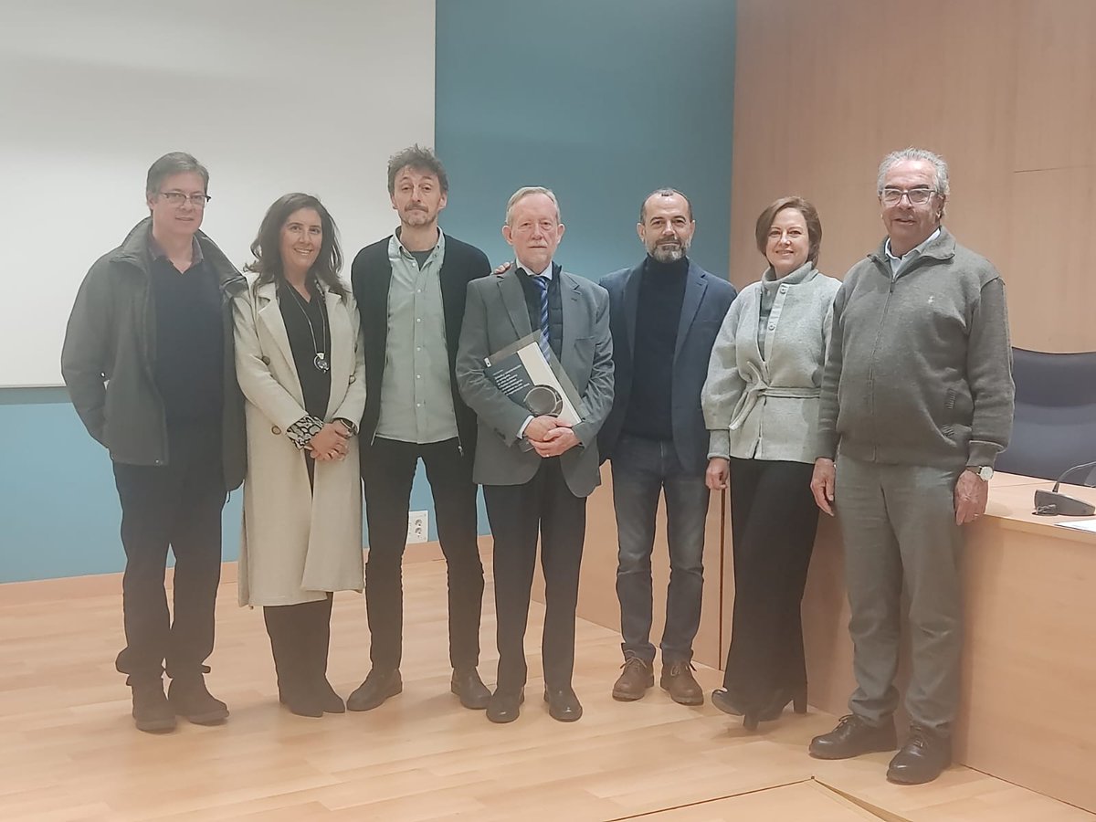 Después de mucho esfuerzo y dedicación ¡ya soy Doctor en Nanociencia y Tecnología de Materiales! Muchas gracias a mis directores Dra. Mercedes Salido y Dr. Manuel Piñero, a mi tutor Dr. Nicolás De la Rosa. Y muy especialmente, gracias Toñi.
Calificación Sobresaliente CUM LAUDE.