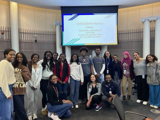 🌟📷A week ago, SNMA and UVA's Dale Hale Williams (DHW) [pre-med honor society for underrepresented students] had a wonderful mixer with great food and even better company!!   

Biiiig s/o to Brianna for organizing (🫶🏾) and for all the med students who signed up to mentor!!🤩🤩