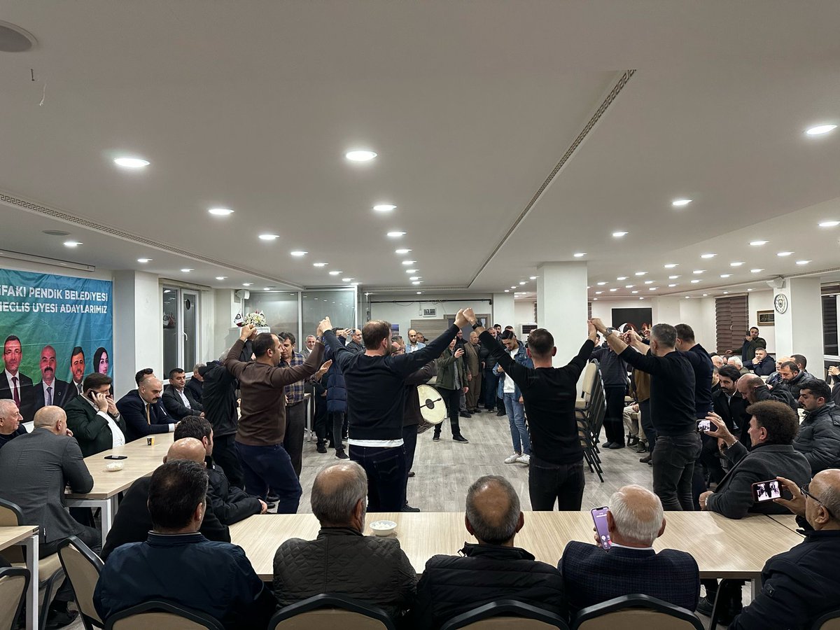 MHPpendik_'s tweet photo. İl Başkan Yardımcımız ve Pendik Belediye Meclis Üyesi Adayımız Sn. Hakan ÇEÇEN, İl Yöneticimiz Sn. Cengiz PEHLİVAN, Cumhur İttifakı Pendik Belediye Başkan Adayımız Sn. Ahmet CİN, İlçe Yöneticilerimiz, Bölge Başkanımız ve Mahalle Başkanımız, Marmara Bayburtlular Derneği'nde düzenlenen, Cumhur İttifakı Pendik Belediyesi Bayburtlu Meclis Üyeleri Buluşmasına katıldılar.

@MHP_Bilgi
@_MHPistanbul_

@sertel_selim
@YasarKaba17
@hakanaslan1968
@hakan_cecen_

#sanadeğerpendik #milliyetçihareketpartisi #mhppendik #pendikmhp #mhpistanbul #Türkgün #CumhurBizimTürkiyeHepimizin #PendikBizimTürkiyeHepimizin