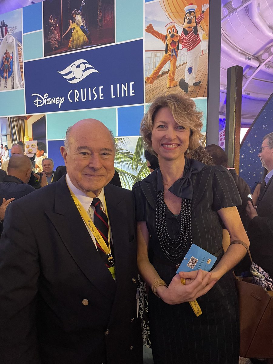CarolinePutnoki's tweet photo. Uma edição histórica (50 anos) do Fórum Panrotas @portalpanrotas, o maior encontro de conteúdo do turismo, onde eu tive a oportunidade de participar e rever seu fundador Guilherme Alcorta além de conversar com o maior publicitário do Brasil @nizanguanaes 
Obrigada a toda equipe. https://t.co/dgDirgoZfv