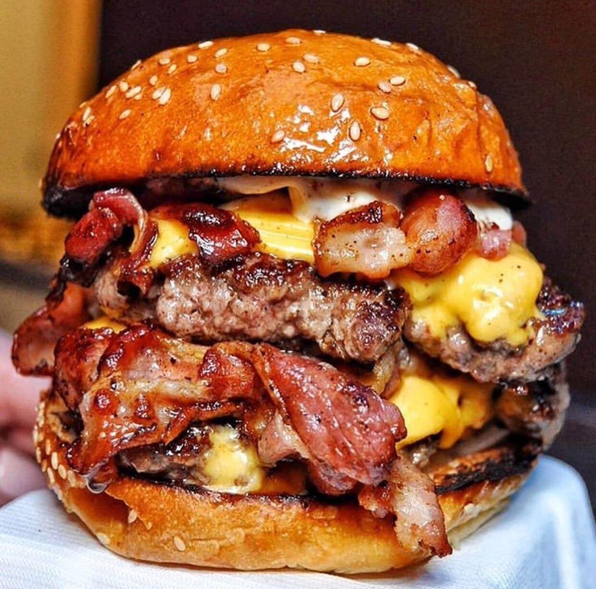 FoodPleaser's tweet photo. Double Bacon Cheeseburger 🍔 https://t.co/5LXceK6Boa