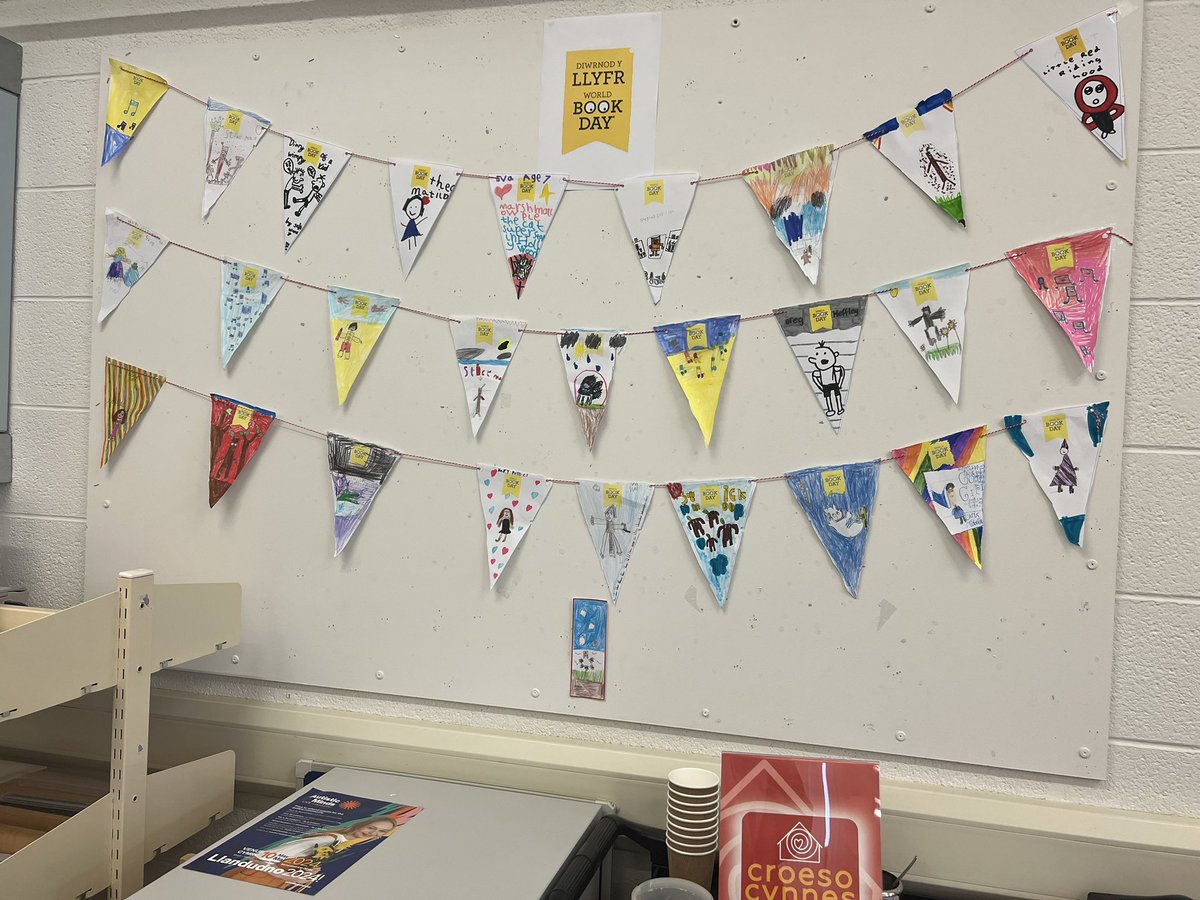World Book Day Bunting in the local library featuring drawings from my two girls. Cuuuuute 🥰❤️