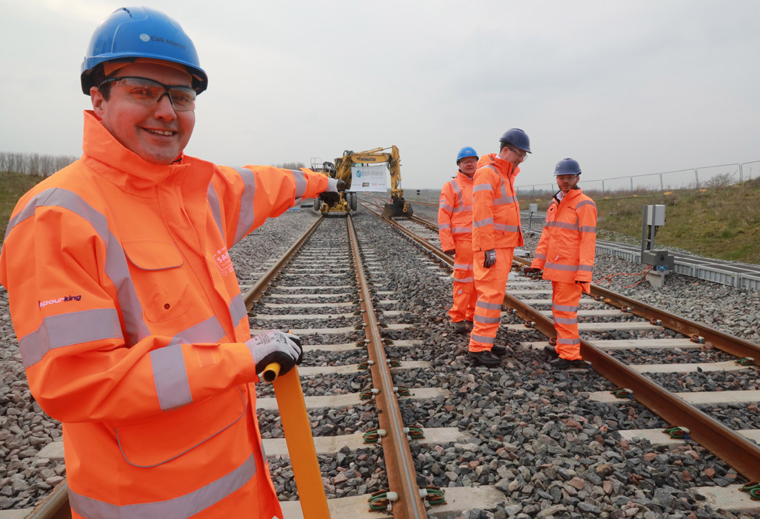 Marshrail's tweet photo. 1/2 @eastwestrail @VolkerRailUK @Laing_ORourke @atkinsrealis @networkrail @HuwMerriman A traditional golden spike ceremony took place today at Claydon. 4 years since work commenced at the start of covid. @LordPeterHendy @TheFactCompiler @Modern_Railways @transportgovuk  👇 https://t.co/l16EFhI1uG