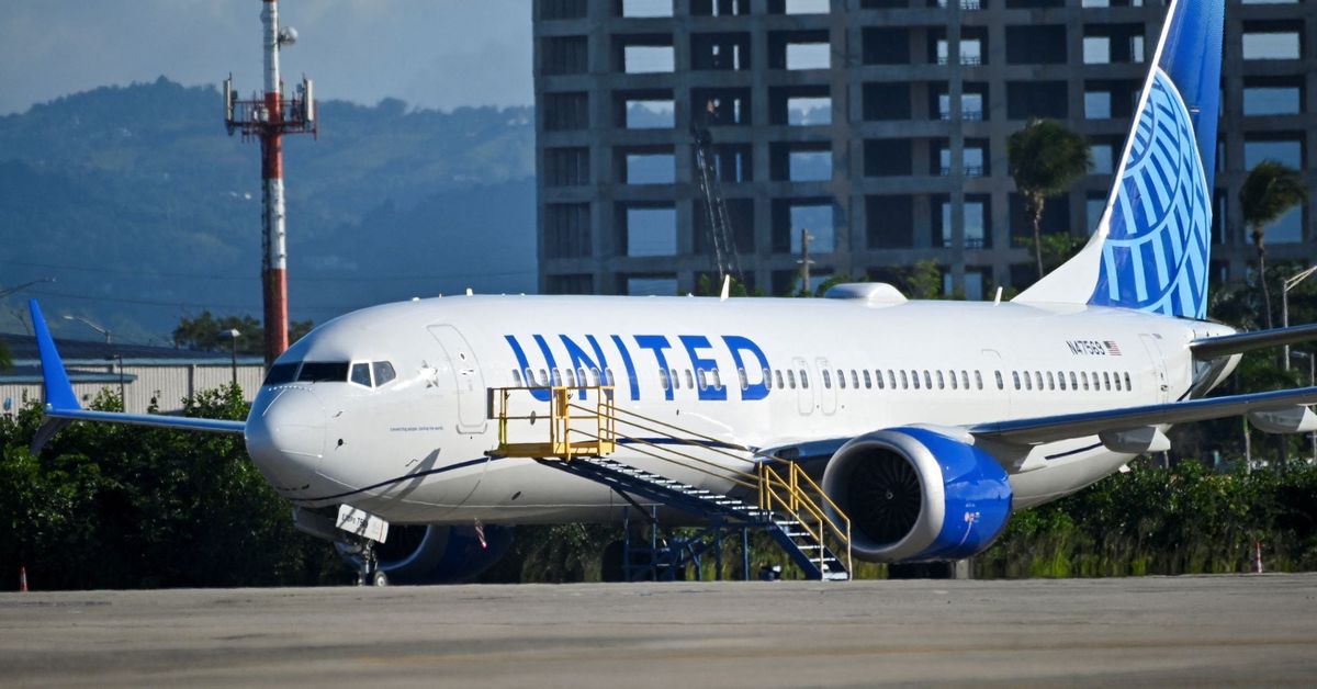 United to pause pilot hiring for two months on Boeing delivery delays, memo shows reut.rs/49GtAC9