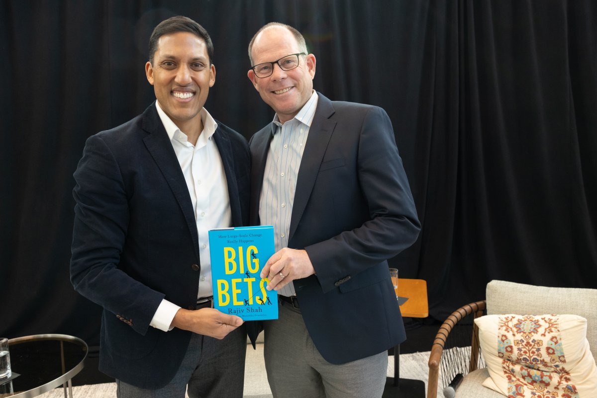 It was wonderful getting to catch up with my good friend @rajshah and so many other former @gatesfoundation colleagues at our latest alumni event this week. I had the chance to learn more about the work Raj is doing at the @RockefellerFdn and his new book Big Bets: how