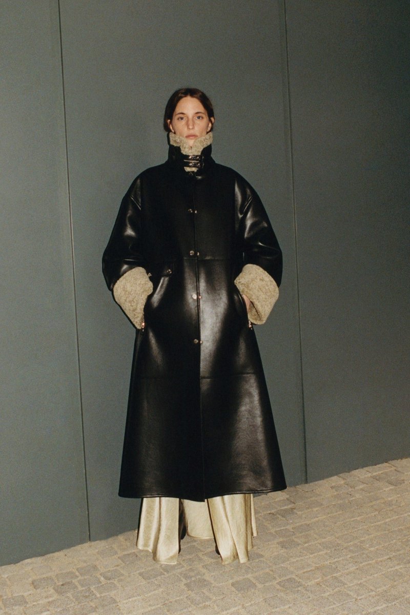 hoodcouturemag's tweet photo. Nanushka Fall 2024. https://t.co/LG2gJskOMI