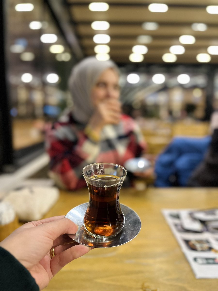 Ben çay kadınıyım. 
Sen seversin sevmezsin beni ilgilendirmez