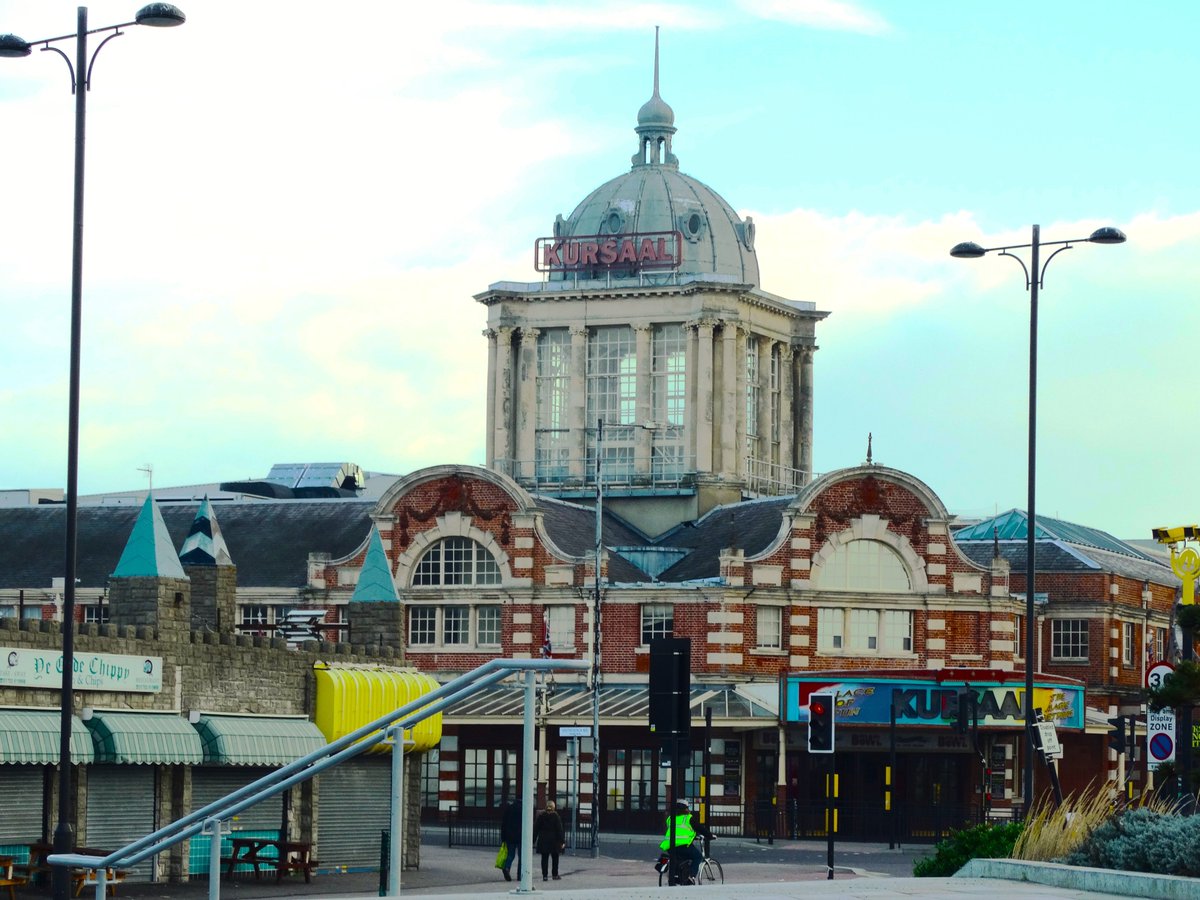 ArtistWarehous's tweet photo. The Kursaal At Southend seafront

You can following me on:  

Doodleaddicts
https://t.co/1Cds9GdeDB
Deviantart:
https://t.co/LInNgh41PA
instagram:
https://t.co/li5yYj31uq
Tiktok:
https://t.co/aaHAGZqaaV
Youtube
https://t.co/Vh7dNZz1Xl https://t.co/kq5sRD2K1s