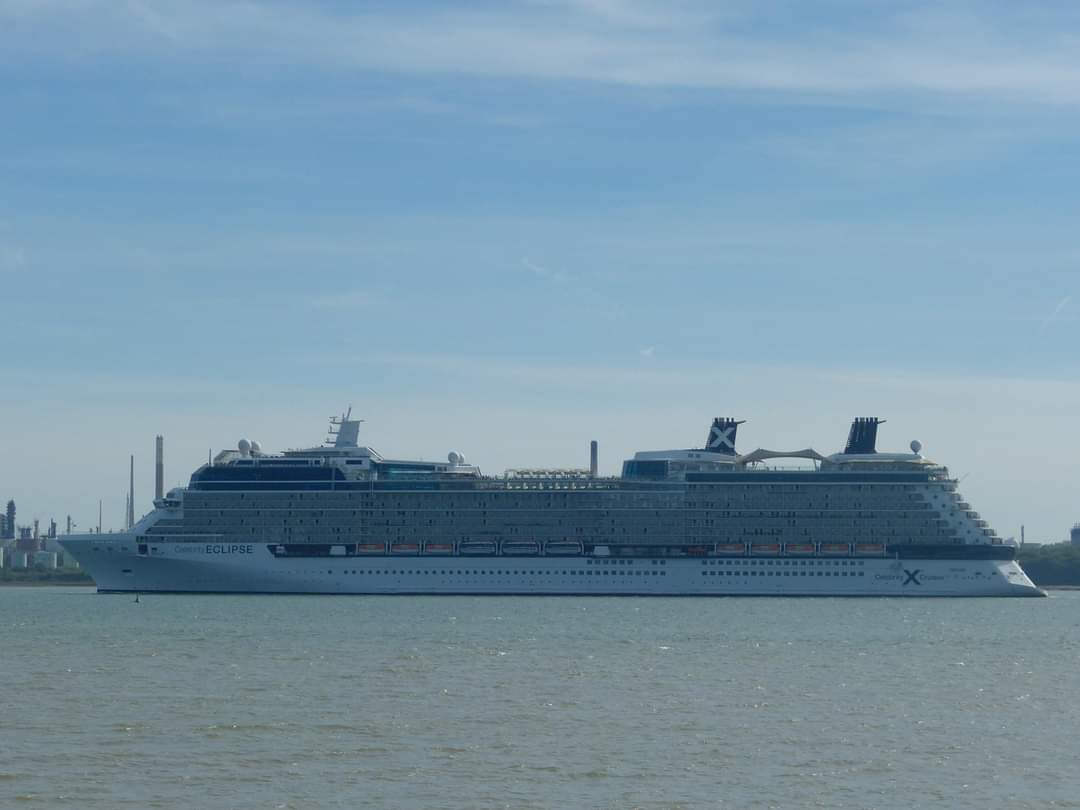nauticallyspeak's tweet photo. We had an excellent vantage point at Netley to see @CelebrityCruise #CelebrityEclipse depart Southampton on 21 May 2017. ๐ข๐ธ
#celebritycruises #solsticeclass #celebrityeclipse #netley #southampton #southamptonwater #nauticallyspeaking https://t.co/BBXTv6Xo5S