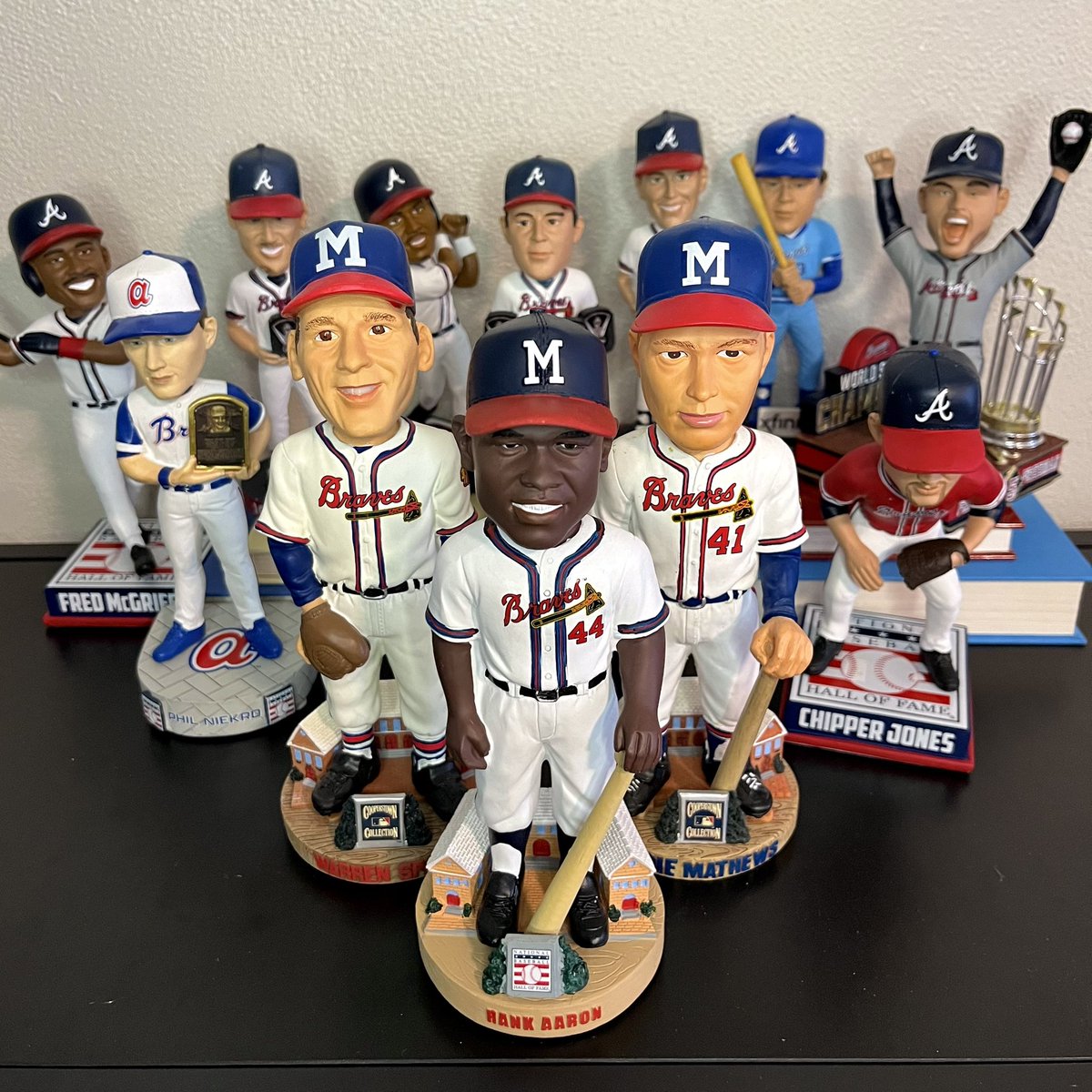 BobbleDeNiro's tweet photo. Milwaukee/Atlanta @Braves legends &amp; greats 🪓⚾️ https://t.co/aeWwvj6Xpo