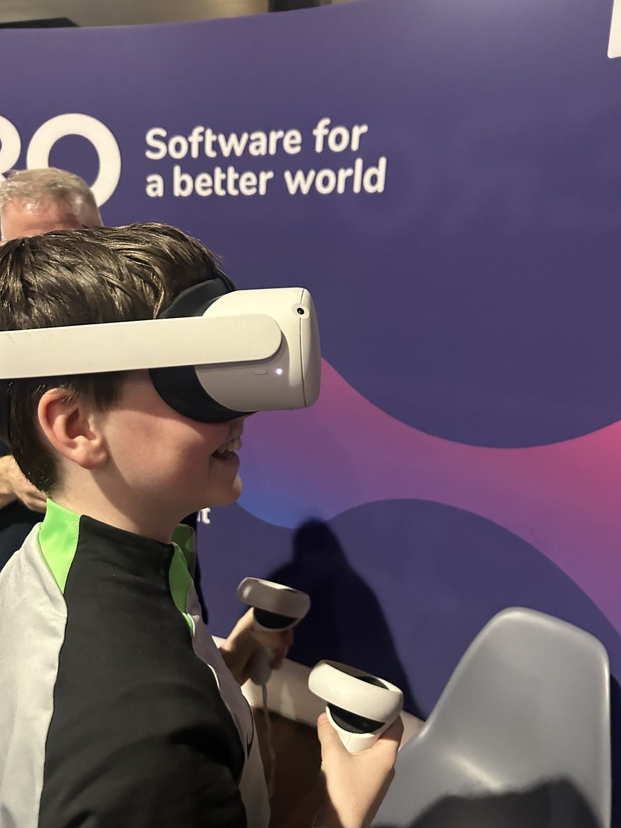 LeroCentre's tweet photo. Our #VirtualReality headset is very popular at the #ExploringEngineering event in @ShannonAirport.
There’s still time to come try it out. 

#VR #SoftwareForABetterWorld https://t.co/8tNdN82zmQ