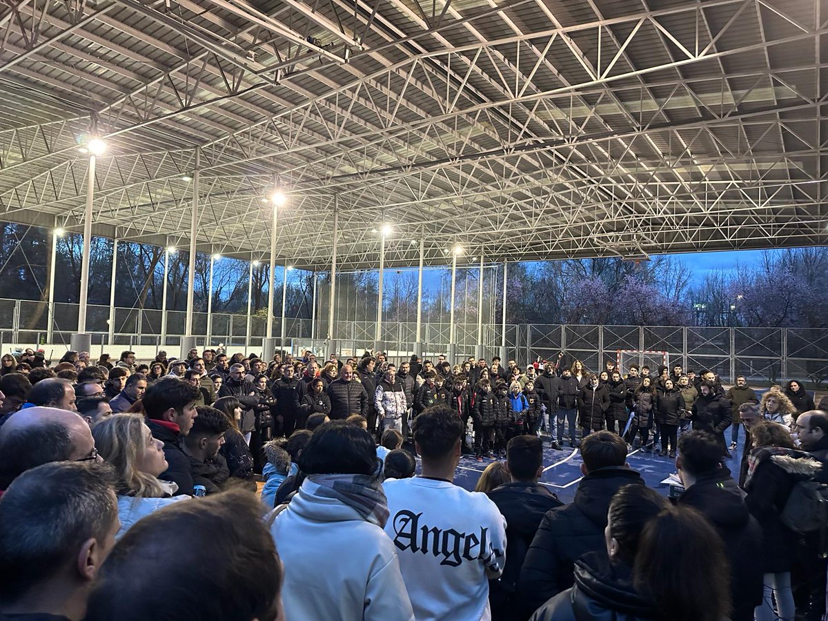 Los clubes y el barrio lo tienen claro. La Junta Municipal de Villaverde debe rectificar, dejar sin efecto la convocatoria y sentarse a dialogar con los clubes que actualmente utilizan las instalaciones para buscar un acuerdo de colaboración <a href="/OrlandoChaconT/">Orlando Chacón Tabares</a> <a href="/AlmeidaPP_/">José Luis Martínez-Almeida</a>