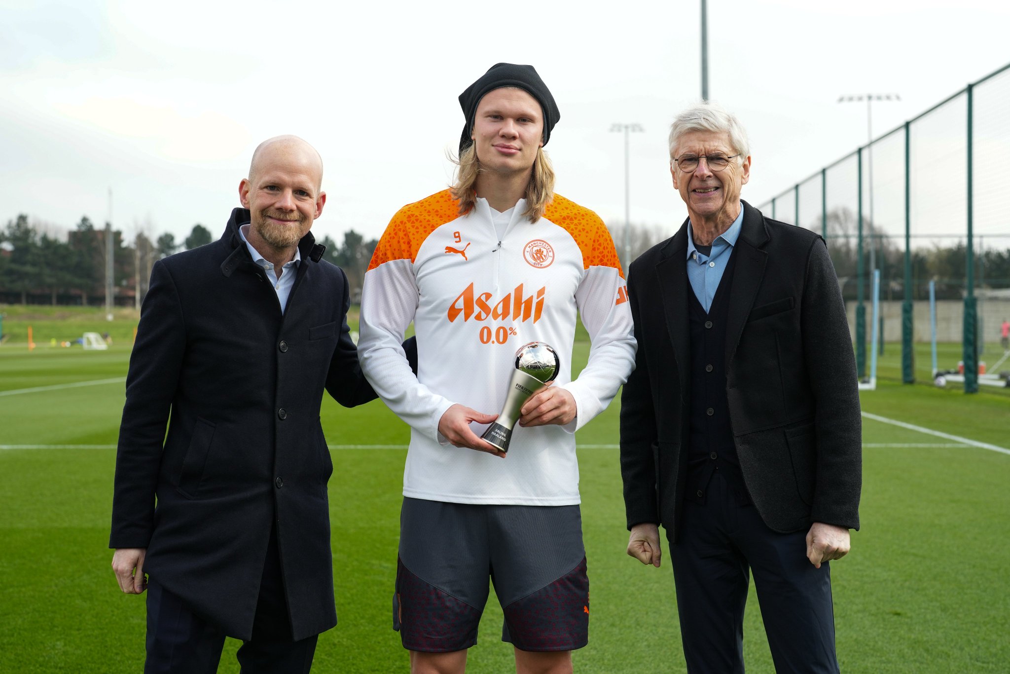 FIFA on X: "#TheBest 🤝 @ManCity FIFA Secretary General ad interim Mattias  Grafstr&ouml;m and Chief of Global Football Development Ars&egrave;ne Wenger visited  the FIFA Club World Cup 2025 entrants to present four