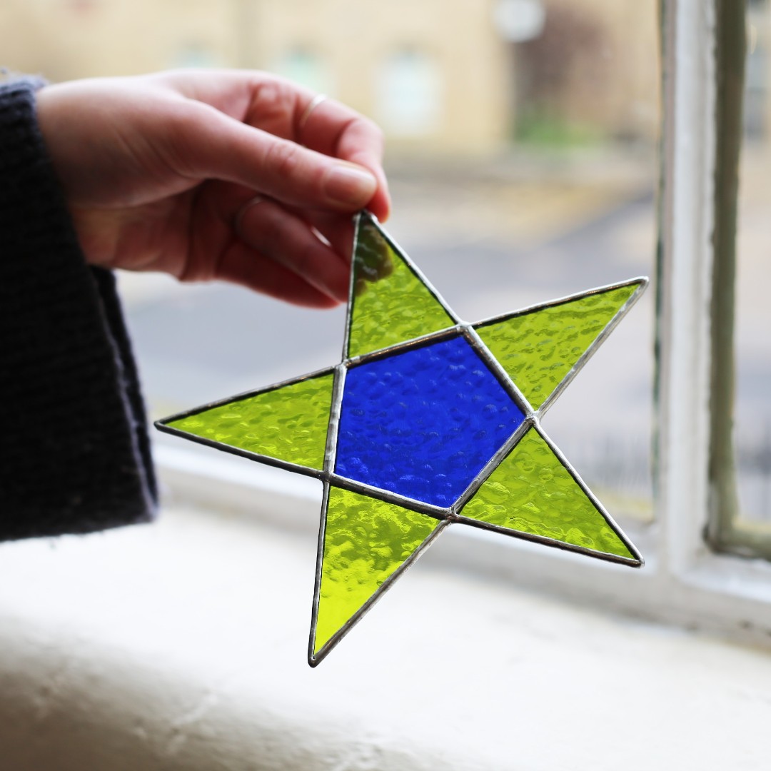 Still looking for Mother's Day ideas? We have a couple of spaces left on our Stained Glass Butterfly & Star workshops this Saturday!

Tickets > eventbrite.co.uk/o/sunny-bank-m…

#SunnyBankMills #Farsley #Leeds #LeedsWorkshops #IndependentLeeds #LeedsActivities #DaysOutInLeeds