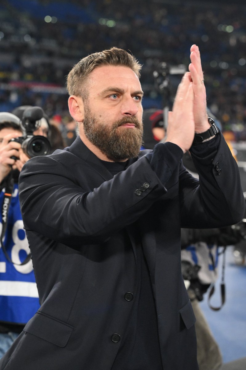 AndreaPecchia1's tweet photo. Mamma mia Danielì
#RomaBrighton #ROMBHA #ASRoma #EuropaLeague #UEL #DeRossi #7Marzo https://t.co/jZBuT5V2sz