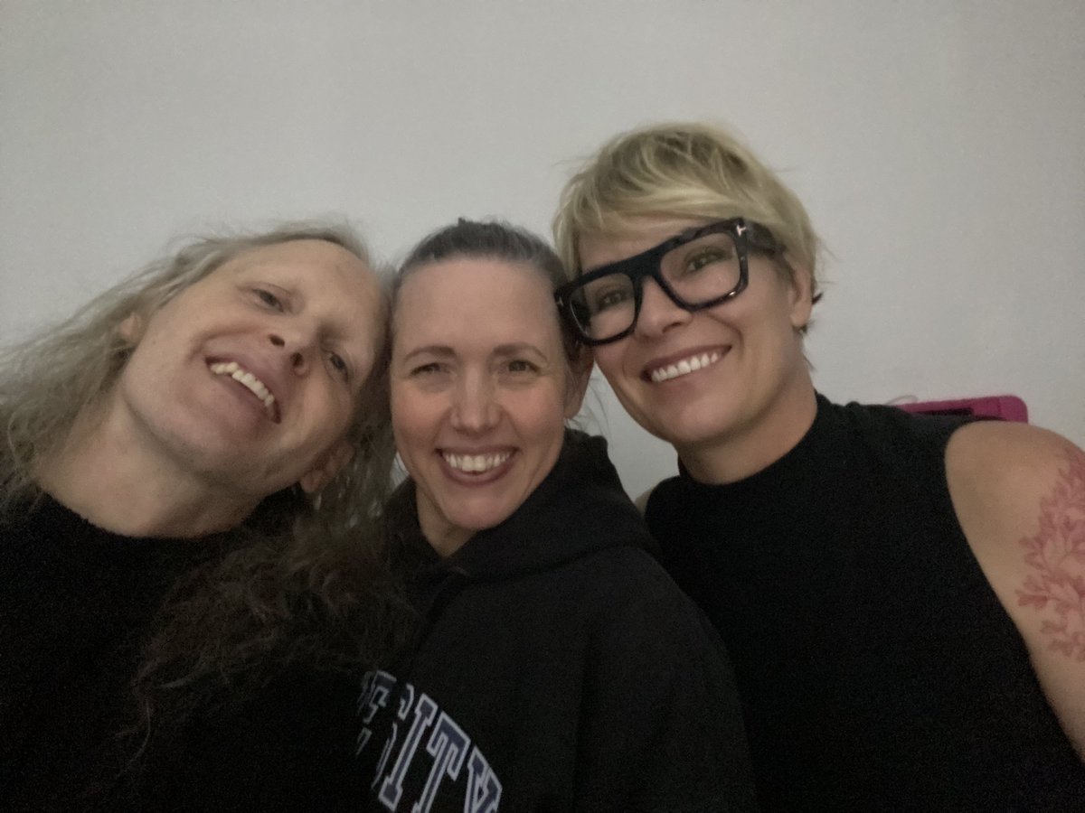 So happy to spend the night at my beloved friend’s house - <a href="/MistressVVixen/">MistressVictoriaVixen</a> and <a href="/devoteesally_ts/">deviantdevoteePhD</a> 💕💕💕
Thank you for the yummy vegan food and your company.