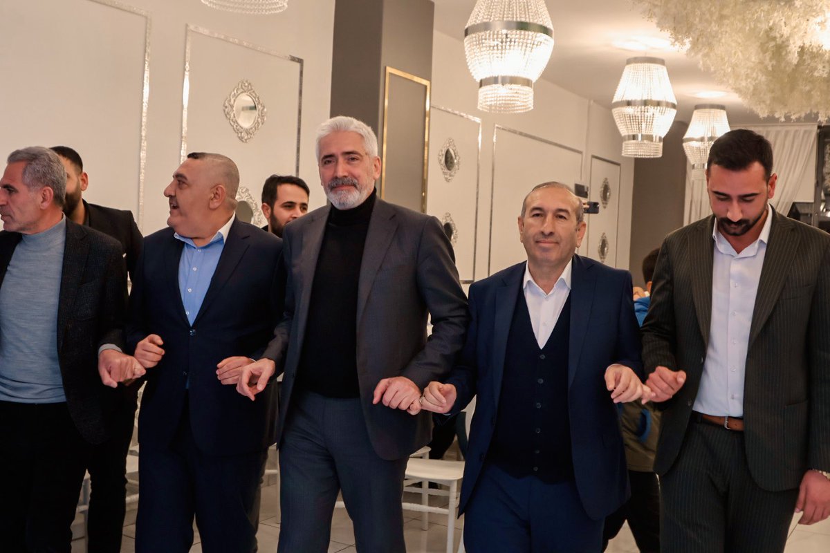 Bedirhanakyol53's tweet photo. Ak Parti Diyarbakır Milletvekilimiz Sayın Galip Ensarioğlu ile birlikte İŞKUR İl Müdür Yardımcımız Muhammed BEYBUR’un kıymetli evladı Muhammed Enes ile Merve çiftimizin nişan merasimine katıldık. 

Beybur ve Bilmez ailelerimizi tebrik ediyor, kıymetli evlatlarına bir ömür boyu mutluluklar diliyorum.

Evlilik yolunda ilk adımlarını atan genç çiftimizi tebrik ederim.