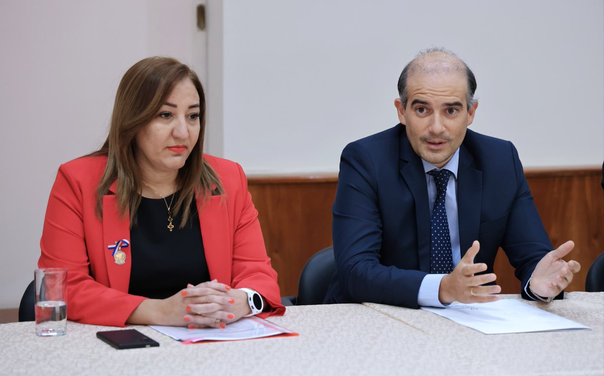 MEF_Paraguay's tweet photo. En su afán de mejorar los servicios y procesos provistos por Catastro, autoridades institucionales se reunieron ayer con representantes del Colegio de Escribanos del Paraguay (CEP) y profesionales del área como parte de una mesa de trabajo.

➡️ https://t.co/uR60DwH3Ct https://t.co/h5KchUBb1G