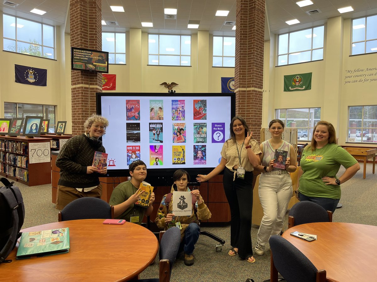 Last Tournament of Books meeting! They are ready for the competition in 2 weeks!!! We ❤️ our Library Agents! @HumbleISD_AHS @HumbleISD_lib @AtascocitaLib #thehumblelibrarian