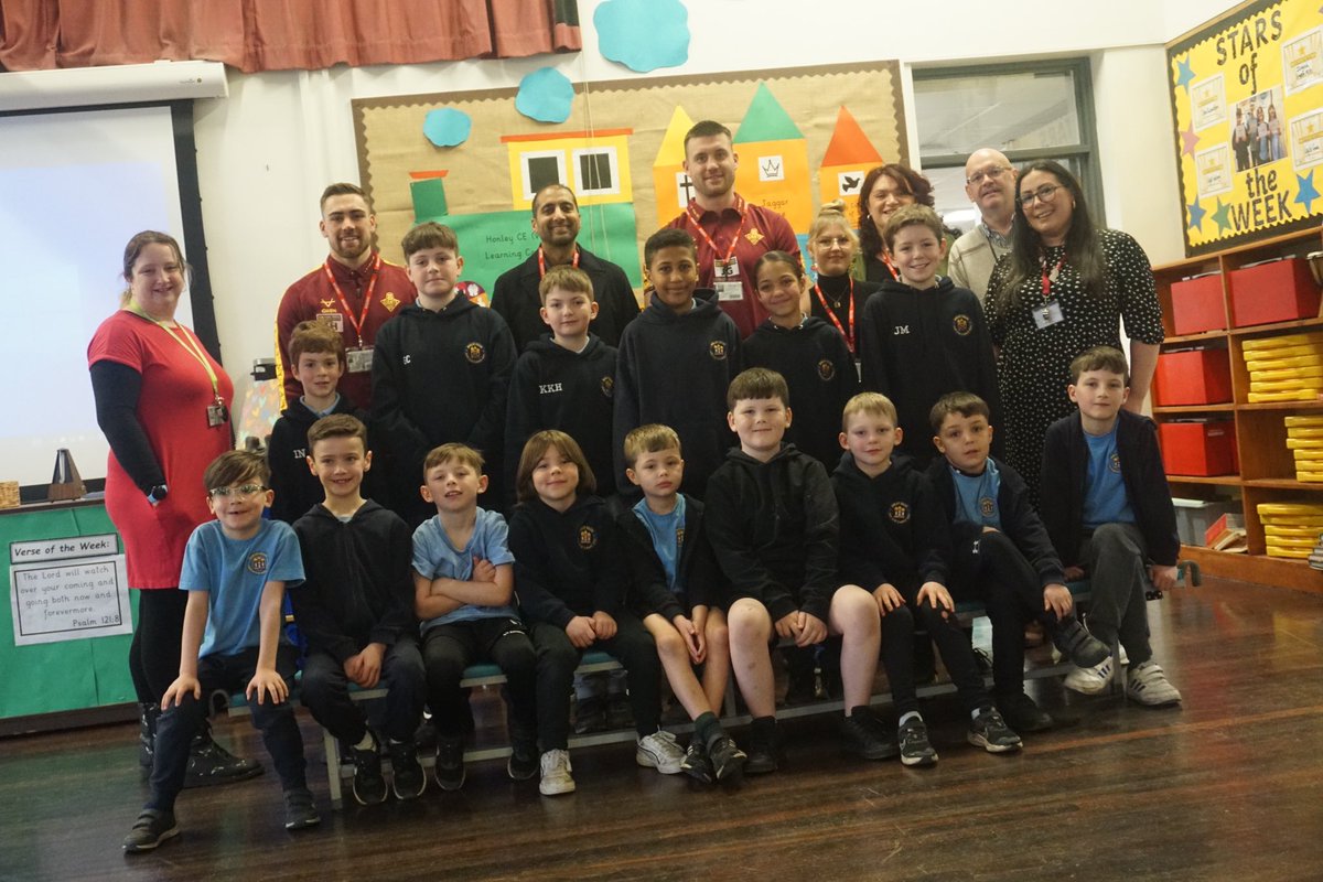 📖 𝗪𝗼𝗿𝗹𝗱 𝗕𝗼𝗼𝗸 𝗗𝗮𝘆 𝘄𝗶𝘁𝗵 𝘁𝗵𝗲 𝗚𝗶𝗮𝗻𝘁𝘀! First teamers Joe Greenwood and Sam Hewitt visited Honley CE Junior, Infant and Nursery School to support their new school reading initiative ‘Read for Life’ 📲 Read all about the visit 👉 hgct.co.uk/world-book-day…