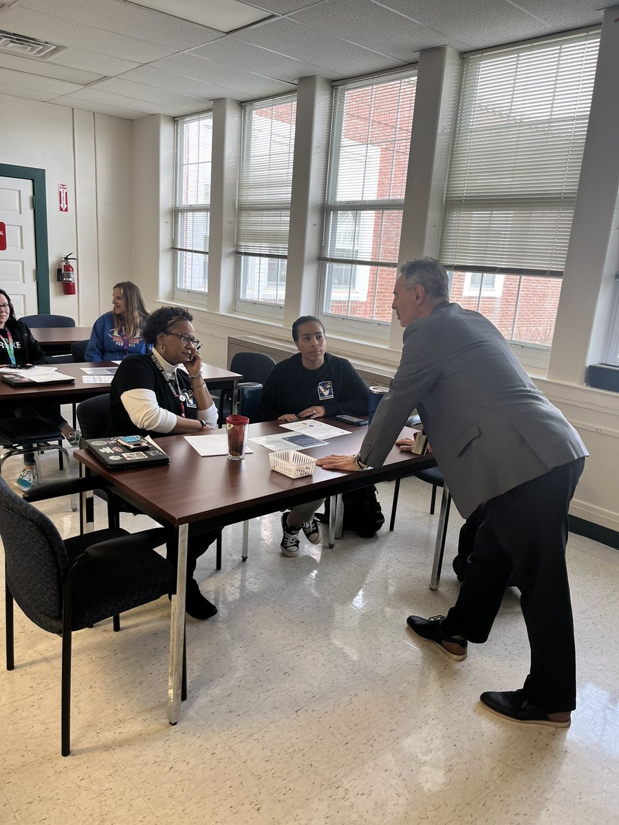 FCPSPLTS2's tweet image. #FCPSPL and #FCPSVanguard are collaborating in #FCPSMaryland to look at ways to incorporate effortful thinking into playlist design.  Through learning vs doing and scaffolding via #TeachingWalkThrus educators are keeping, tweaking, stopping and starting using best evidence.