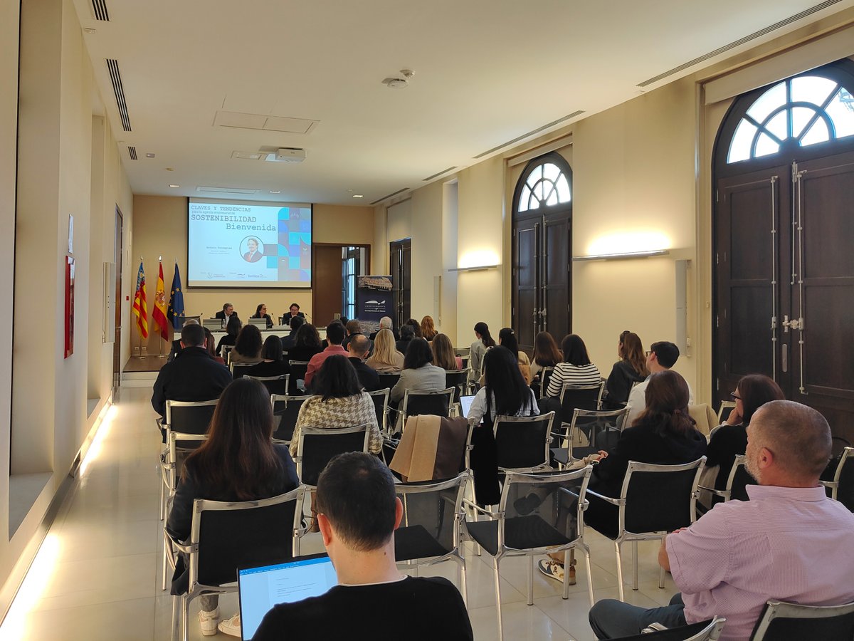 importaco's tweet photo. 👇 Ayer estuvimos en el evento de @FValenciaport, @AutPortValencia y @foretica, con Irene Moreno, Directora de Relaciones Externas y RSC en #Importaco, hablando sobre las claves y tendencias para la agenda empresarial de 🌿 #sostenibilidad.
#CompromisoImportaco https://t.co/kHtCuLZsqA