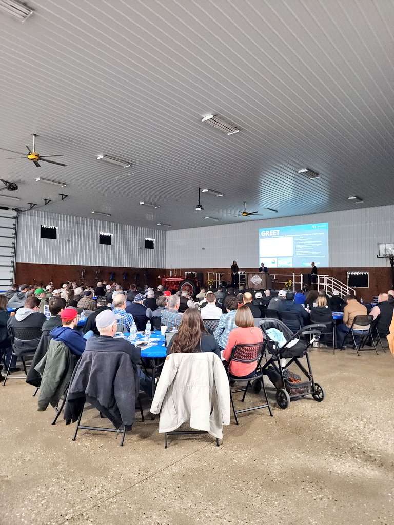 SamuelBHudson's tweet photo. Great turnout for #FarmForwardConference at Strom Family Farms. Justin Marquis of @MarquisEnergy talking Carbon Intensity currently.... https://t.co/ZSOSetAVEw