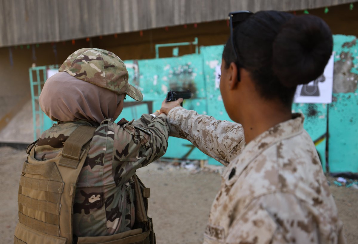 Last month, @USMC and Jordanian Soldiers assigned to the Quick Response Force Brigade conducted pistol drills during an all-female marksmanship subject matter expert exchange in Zarqa, Jordan. @CENTCOM @CENTCOMArabic