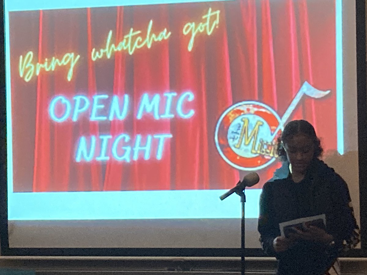 KellyHunerdosse's tweet photo. Continuing repeated reading with poetry. Open Mic Night was a huge success! Not only has fluency increased, but so has confidence. #LPSLeads @SVMSEagles https://t.co/nU139pOR46