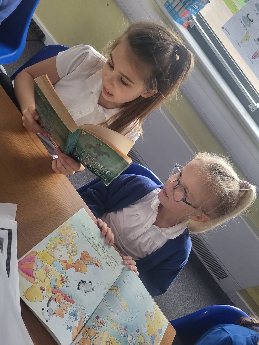 MrsH_HCPS's tweet photo. Shared reading with Year 1 📚 #WorldBookDay @HuttonCran @Year1_HCPS https://t.co/bVFHFiTYJE