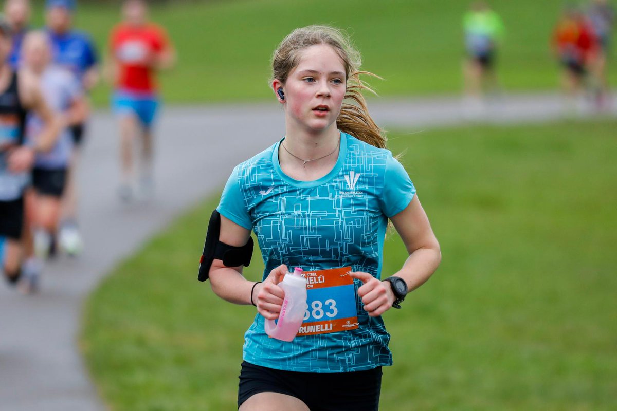 nelradrobs1's tweet photo. Well done Lyra! She broke 5 club records, shared 1st place for U15G and got the Don Roberts award (Junior Athlete of the year) at the LlanelliAthleticsClub Awards evening. 
She also did the Llanelli 10km and finished with an amazing time of 47:05 min.
@StJohnLloydPE https://t.co/kODns3lPAz