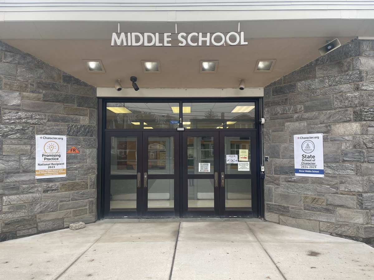 LJaime13's tweet photo. Our banners have arrived! Congrats again to the community of Dover, students, and the great staff at DMS. #hardworkworks #onedover @DoverMiddleNJ @PublicDover @CharacterDotOrg https://t.co/Venfffzbed