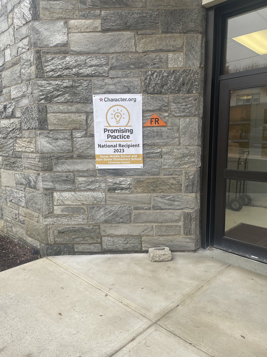 LJaime13's tweet photo. Our banners have arrived! Congrats again to the community of Dover, students, and the great staff at DMS. #hardworkworks #onedover @DoverMiddleNJ @PublicDover @CharacterDotOrg https://t.co/Venfffzbed