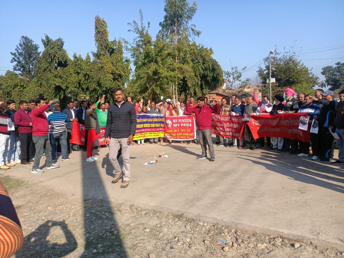 Protest in Talwara for OPS 
#ops #nps ⁦<a href="/ShivaGopalMish1/">Shiva Gopal Mishra</a>⁩ ⁦<a href="/vijaykbandhu/">Vijay Kumar Bandhu</a>⁩ ⁦<a href="/bprawatNOPRUF/">B P Singh Rawat (NOPRUF)</a>⁩
