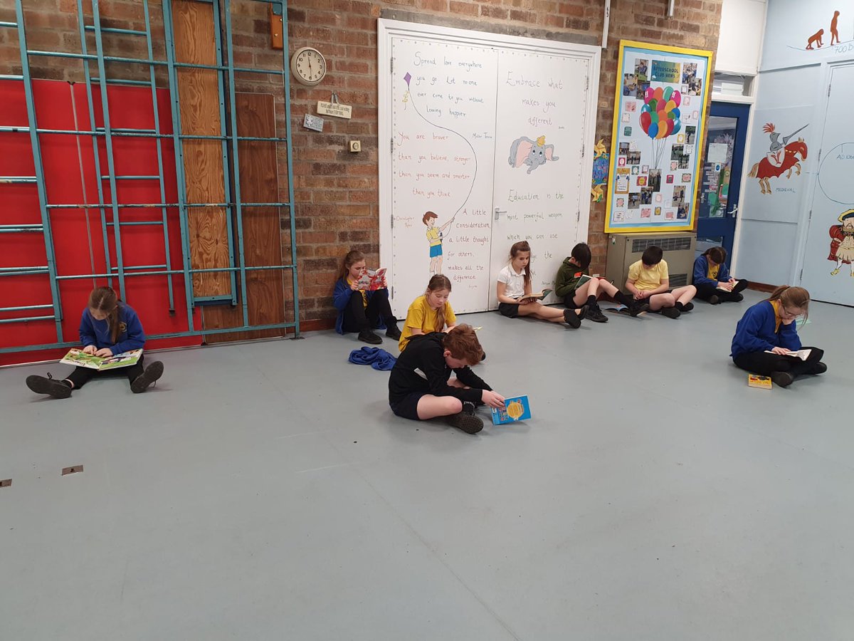 MrsH_HCPS's tweet photo. Drop everything and read in Year 4 📚 @HuttonCran #WorldBookDay https://t.co/WpJDSIDS9y