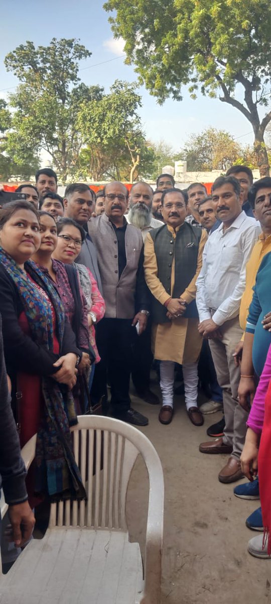 liladharramchan's tweet photo. @ArvindKejriwal अपना चुनावी घोषणा- पत्र मत भूलो ! संविदा स्वास्थ्य कर्मियों को स्थाई करने हेतु और @AamAadmiParty  पर दबाव बनाने के लिए @Virend_Sachdeva 
भाजपा प्रदेश अध्यक्ष से वार्ता हुई और उन्होंने पूर्ण सहयोग का आश्वासन दिया ! @LtGovDelhi 
हमारी पीड़ा सुनने के लिए धन्यवाद! https://t.co/V63uPKuigX