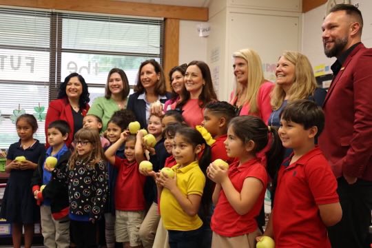 🎉🍎 Another <a href="/Champs4Learning/">ChampionsForLearning</a> #GoldenAppleCollier Winner! Huge congrats to Erin Osborne, the phenomenal 1st-grade teacher <a href="/GTEtoucans/">Golden Terrace Elementary</a>. With a remarkable 17 years at the school &amp; 16 years in the same classroom, Erin's dedication is truly inspiring! 🌟