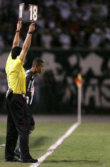 njdmarlon's tweet photo. Hoje faz exatamente 15 anos da estréia do Neymar no profissional. 💫 https://t.co/6W7QVeRk1G