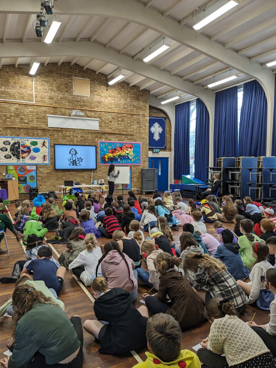 Thanks to @ReadforGoodUK and @bonnierbooks_uk for making me a competition ‘prize’ and not a booby prize!!😂!! I feel like the winner today!!… such a fab book event and draw-along at Haslemere CofE Combined Primary. Happy World Book Day all!