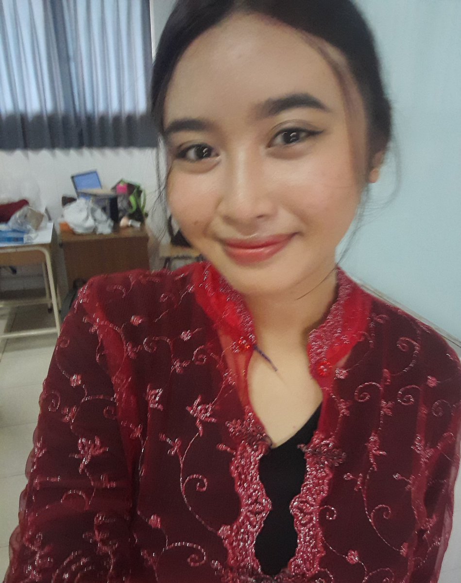 chrisxsstin's tweet image. #kebayamerah